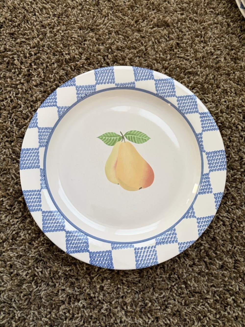 Pfaltzgraff Hopscotch Plates 10.5” - Pear